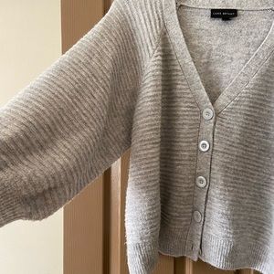 Grey sweater with balloon sleeves